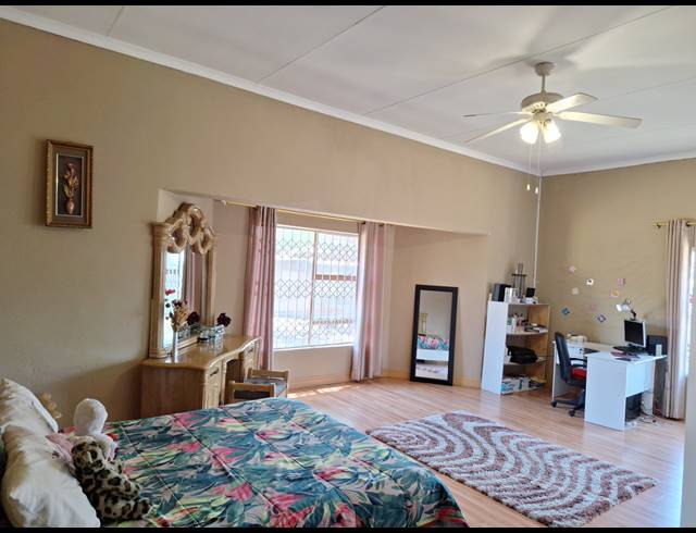 4 bed property for sale in SUIDEROORD